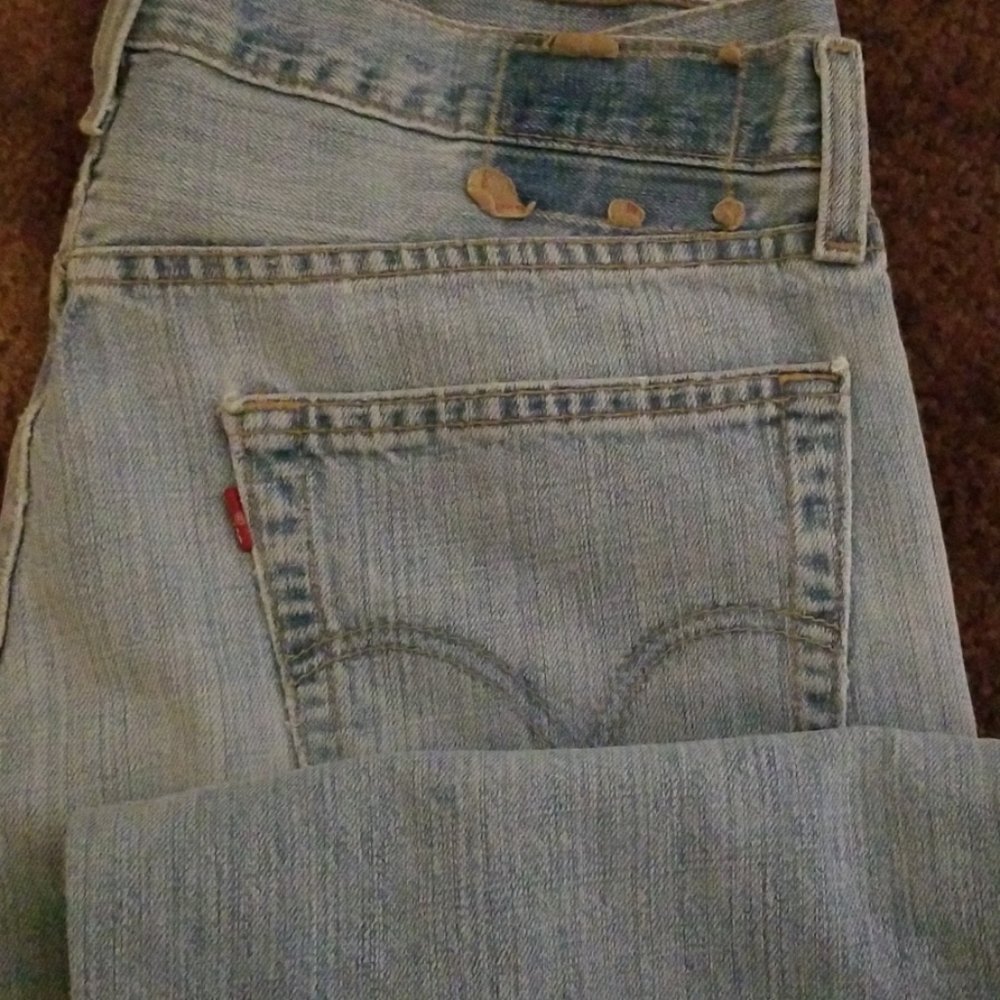Levis